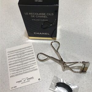 CHANEL LE RECOURBE CILS DE CHANEL Eyelash Curler w/ 2 Refill Pads **NEW IN BOX**
